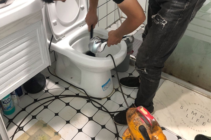 磐安马桶堵塞自己疏通还是找师傅?专业上门服务让你省时更省心